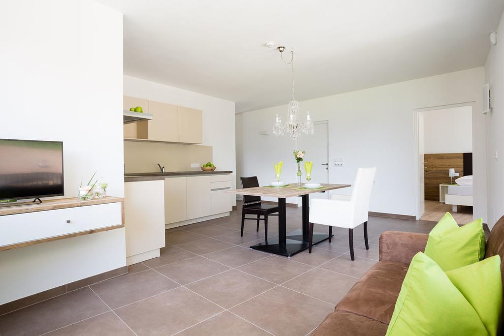 Ferienwohnungen Hochbrunner Terlano Esterno foto